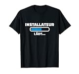 Installateur lädt T-Shirt