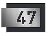 AlbersDesign - individuelle Edelstahl-Hausnummer, zweiteilig mit 3D Effekt, Rückwand pulverbeschichtet in RAL7016, Frontblende in Edelstahl (V2A) gebürstet