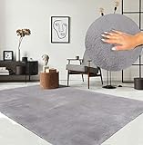the carpet Relax Moderner Flauschiger Kurzflor Teppich, Anti-Rutsch Unterseite, Waschbar bis 30 Grad, Super Soft, Felloptik, Grau, 120 x 170 cm