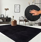 the carpet Relax kuscheliger Kurzflor Teppich, Anti-Rutsch Unterseite, Waschbar bis 30 Grad, Super Soft, Felloptik, Schwarz, 160 x 220