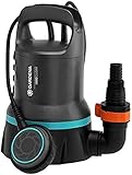 GARDENA Klarwasser-Tauchpumpe 9000 Set; Schwimmschalter mit Dauerlaufoption, Flachabsaugung bis 2mm, 300W; enthält Klarwasser-Tauchpumpe 9000 und Flachschlauch-Set 38mm (1 ½ Zoll)