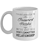 NA Kreuzworträtsel-Becher - Wir sind gerade in Einer sehr engagierten Beziehung - Lustige Neuheit Keramik Kaffee & Teetasse Männer oder Frauen mit Geschenkbox