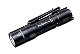 FENIX E12 v3.0, Mini-Taschenlampe, leicht, für den täglichen Gebrauch, 200 Lumen, 78 m, max. 100 Stunden, AA-Batterie, bidirektionaler Körperclip, magnetische Endkappe, IP68, Schw