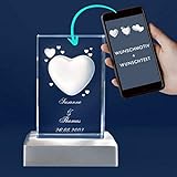 Isonio 3D Glas mit Herz Motiv und Wunschnamen Gravur und Datum Liebesgeschenk (mit Standard Leuchtsockel, S - 50x45x80 mm)
