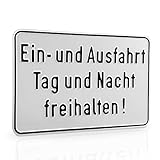 Betriebsausstattung24® Hinweisschild „Ein- und Ausfahrt Tag und Nacht freihalten!“ | Schilder zur Grundbesitzkennzeichnung | Aluminium | 25,0 x 15,0 cm