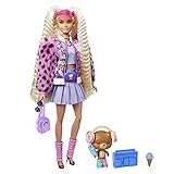 Barbie GYJ77 - Extra Puppe #8 mit College-Jacke mit pelzbesetzten Ärmeln und kleinem Teddybär für Kinder, Spielzeug ab 3 Jahren