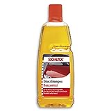 SONAX GlanzShampoo Konzentrat (1 Liter) durchdringt und löst Schmutz gründlich, ohne Angreifen der Wachs-Schutzschicht | Art-Nr. 03143000