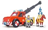 Simba 109258280 - Feuerwehrmann Sam Phoenix mit Figur und Pferd, 23cm, Mit Sam Figur und Pferd, Ausfahrbarer Kran, Mit B