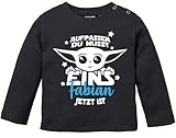 MoonWorks® Baby Langarmshirt personalisiert mit Name und Alter Geburtstagsshirt Baby-Yoda Geschenk Junge schwarz 56/62 (1-3 Monate)