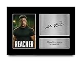 HWC Trading A4 Alan Ritchson Jack Reacher Geschenke Gedrucktes Signiertes Autogramm Foto für Fans von Fernsehshow