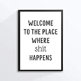 Kunstdruck Din A4 - Lustiger Spruch - Welcome Place Shit happens - Klopapier Rolle Badezimmer Gäste WC Toilette Klo Typographie Druck Poster Bild - ohne Rahmen