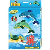 Hama Perlen 3435 Geschenk-Set Delfine mit ca. 2.000 bunten Midi Bügelperlen mit Durchmesser 5 mm, 2 Stiftplatten, inkl. Bügelpapier, kreativer Bastelspaß für Groß