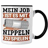 Trendation - Heizungsbauer Tasse Geschenk Lustiger Spruch Nippeln Spielen Klempner Installateur Geschenkidee (Schwarz)