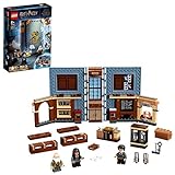 LEGO 76385 Harry Potter Hogwarts Moment: Zauberkunstunterricht Set, Spielzeugkoffer mit Minifiguren, Sammlerstück