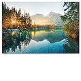 Ein imposantes Glas-Bild, Wasserfall 150x100cm groß dargestellt. Mit 6mm stärke setzt sich das Acrylglasverbund-Bild, Hintersee Bayern Alpen durch die unsichtbare Befestigung schwebend von der Wand ab