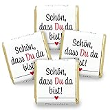 Tolle Idee 135 Stück Schokoladen-Nougat-Tafeln 'Schön, dass Du da bist', kleine Geschenke, Süßigkeiten Box, Gastgeschenke, zum Kaffee, Mini Geschenke in Confiserie Q