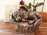 Monello Hundeurne Hund in Körbchen Gold Edition - bis ca. 16 kg - ca. 1,2 ltr. - Tierurne Urne für Hunde als Grabschmuck oder Grabstein - für zuhause