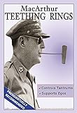 Foto von American General Dougles MacArthur als Kommandant der US Streitkräfte im Pazifik und raucht seine berühmte Maiskolbenpfeife, die den meisten Rauchern als Beißring dient.