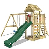 WICKEY Spielturm Klettergerüst MultiFlyer Holzdach mit Schaukel & grüner Rutsche, Garten Kletterturm für Kinder mit Holzdach, Sandkasten, Leiter & Spiel-Zubehör