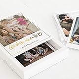 sendmoments Fotoboxen Familie, Erinnerungsschachtel, personalisierte Bilderbox 112 x 130 mm mit eigenem Bild und individuellem Text, inklusive 16 persönliche Fotos 88 x 105 mm im Retrofoto-Stil