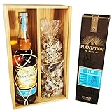 Plantation Rum - Fidschi 2009 Rum in Box & 2 * 150 Gramm Black Nougadets - Joncquier Deux Frères - In Holzkiste